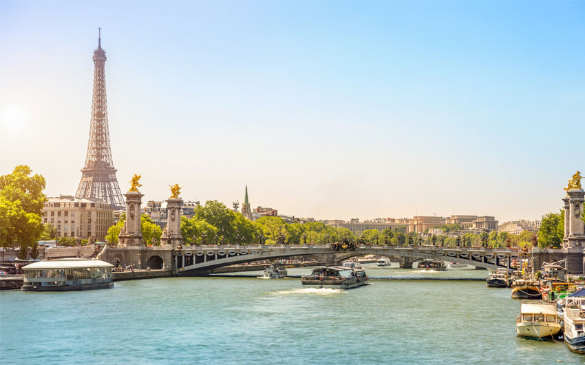 One-hour Seine River cruise