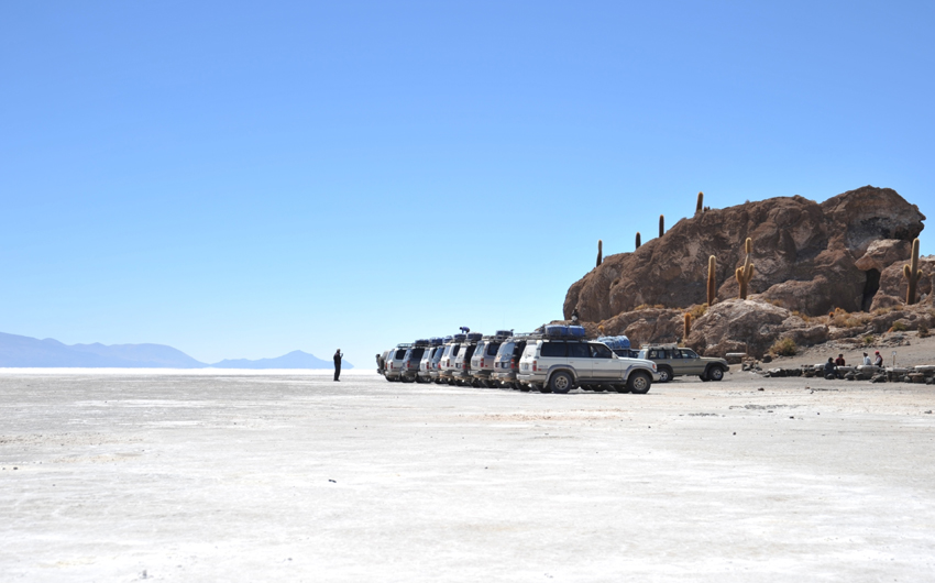 Tourists on the Uyuni salt flats, dried up salt lake in Altiplano. The largest salt flat in the world